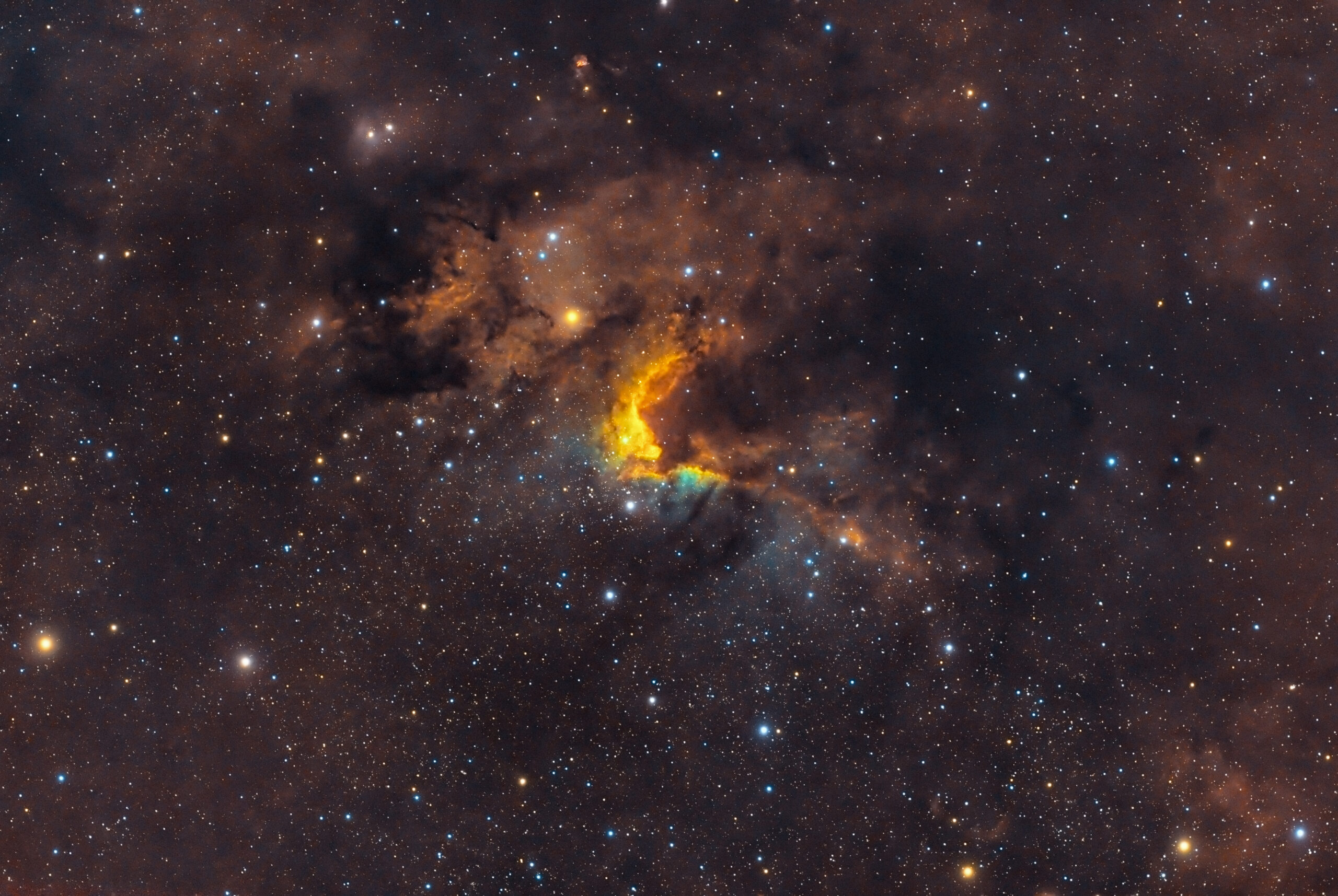 Sh2-155 (nota come Nebulosa Grotta) è una nebulosa ad emissione visibile nella costellazione di Cefeo.