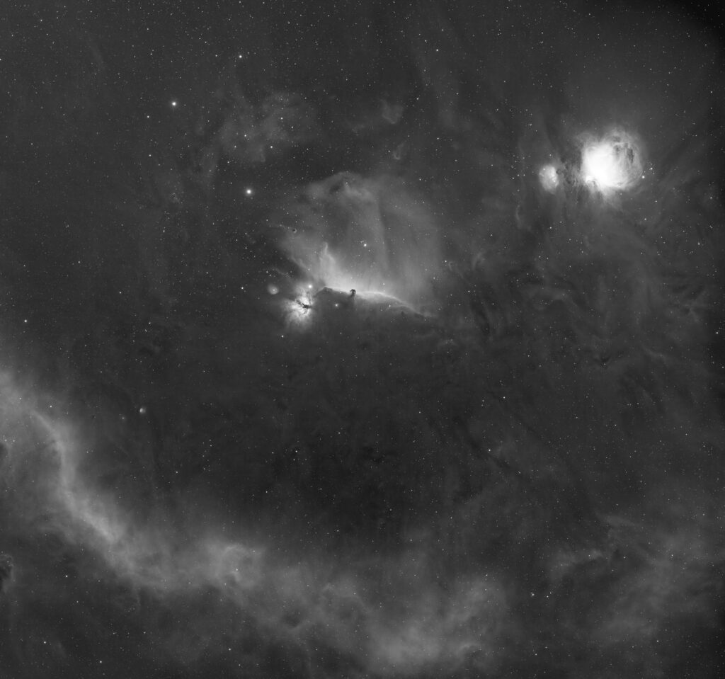 Mosaico astrofotografico in H-alfa della regione di Orione, con la Nebulosa di Orione, la Testa di Cavallo, la Fiamma e l'Anello di Barnard.
